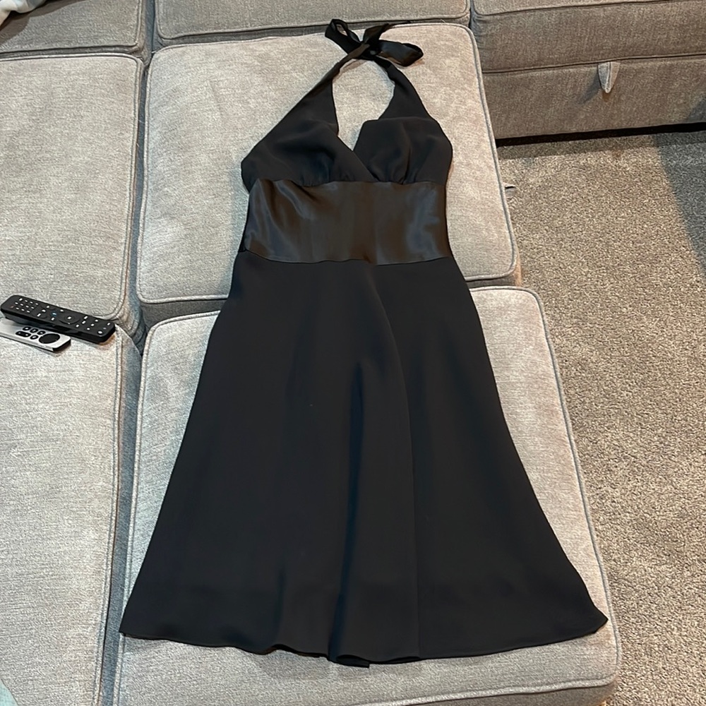 Jones of New York size 6 party/wedding guest dress.  Hits right at knee.